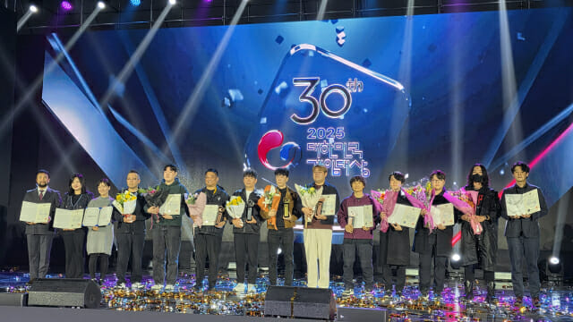 2025 대한민국 게임대상 주요 수상작 콜라주 - 마비노기 모바일, 퍼스트 버서커, 세븐나이츠 리버스 등